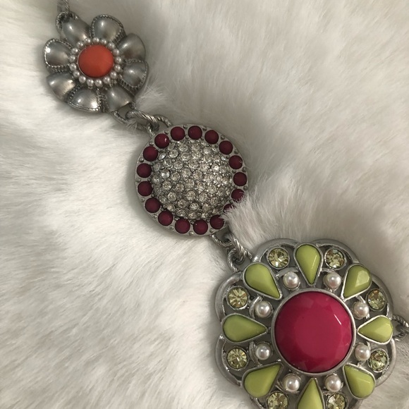 NWT Lia Sophia Floral Crystal Necklace - Picture 4 of 6